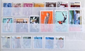 Nagy európai 10-es rendező berakólapokon, 3 mappában. Szép, tartalmas anyag, több mint 2.000 klf 10-es, jobbakkal