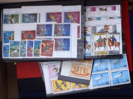 Magyar anyag 1 db berakóban, berakólapokon és stecklapokon, blokkok, összefüggések, kisívek, javarészt az 1970-1980-as évekből. Több bélyeg sérült, rozsdás, betapadt / damages, stain