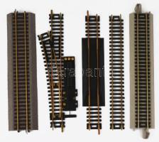 Egy táskányi modellvasút sín, 1-2 kiegészítővel