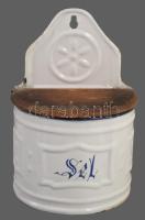 Zománcozott fali sótartó, m: 24,5 cm