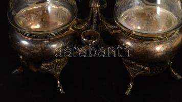 Szecessziós ezüstözött olaj-ecet kínáló szett, csiszolt üvegekkel, m: 26 cm