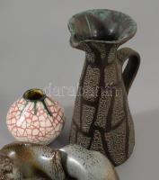 3 darab kerámia dísztárgy, közte jelzett, m: 20 cm alatt