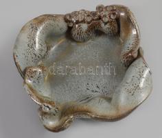 3 darab kerámia dísztárgy, közte jelzett, m: 20 cm alatt