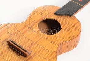 Régi gitár, h: 44 cm