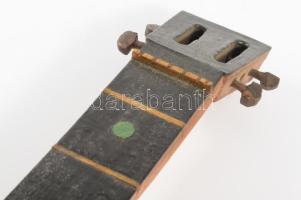 Régi gitár, h: 44 cm