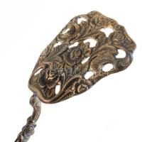 Díszes ezüstözött tortafogó, h: 17 cm