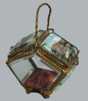 cca 1900 Üveg lapos városképes ékszertartó, sérüléssel, m: 13 cm