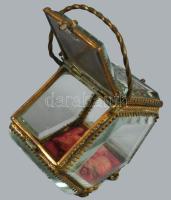 cca 1900 Üveg lapos városképes ékszertartó, sérüléssel, m: 13 cm