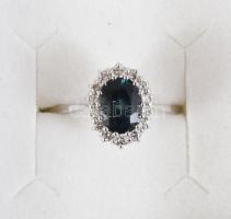 Koktélgyűrű fehérarany 14 K, kék zafirral (1,98ct) és gyémánttal (14 dbb, 0,32ct) brilliáns csiszolá...