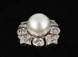 Fülbevaló fehérarany 14K, gyönggyel és gyémánttal ékítve. (0,265ct, 16 db, Briliáns csiszolással) Je...