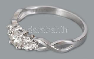 Új eljegyzési gyűrű fehérarany 14K, tanúsított természetes gyámánttal. 0,38ct, 6 db 2mm 0,185Ct, G, ...