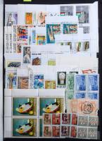 272 db négyestömb régiekkel, teljes sorokkal, záróértékekkel, 4 db A/4-es berakólapon