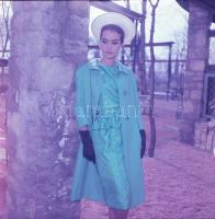 Csató Mari manöken, modell, színes Agfacolor pozitív, 6×6 cm