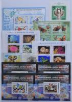 Kis gyűjtemény hagyatékból, benne kisívek, postatiszta sorok és blokkok, 2 db A/4-es és egy nagyalak...