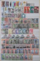 Kis gyűjtemény hagyatékból, benne kisívek, postatiszta sorok és blokkok, 2 db A/4-es és egy nagyalak...