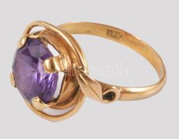 Arany (Au) gyűrű, kővel, 18K, jelzett, m: 51, bruttó 2,99g