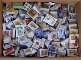 Kb 300-400 db döntően 1990 utáni magyar bündli ömlesztve dobozban