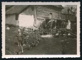 1940 Vízimalom valahol Csíkországban (Erdély), fotó, 6×8,5 cm / watermill