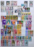 Nyugat-, Közép és Dél Afrika Kb 2.000 klf vegyes bélyeg A4-es berakóban (ca Mi EUR 3.000,-)