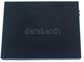 Éremtartó kazetta összesen 24 férőhellyel (50x50mm) kivehető tálcával, használt, de jó állapotban