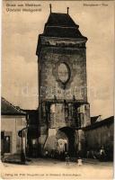 1909 Medgyes, Mediasch, Medias; Steingässer-Tor / Kaputorony. Fritz Guggenberger kiadása / gate tower + "BRASSÓ - BUDAPEST 15. A" vasúti mozgóposta bélyegző (ázott sarkak / wet corners)