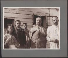 cca 1914-1918 Frontkórház betegekkel, az előtérben kiütéses (himlő?) betegekkel, későbbi előhívás - ...