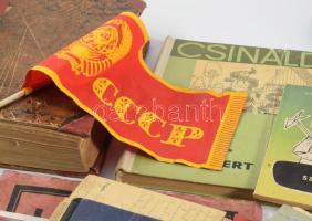 Vegyes papírrégisés tétel: I vh, levelezés, igazolványok, nyomtatványok, néhány könyv