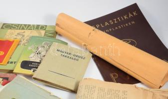 Vegyes papírrégisés tétel: I vh, levelezés, igazolványok, nyomtatványok, néhány könyv