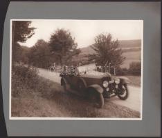 cca 1920 Sétakocsikázás, egykorú nagyítás (cca 1920-1930), fotó kartonon, 24x18 cm