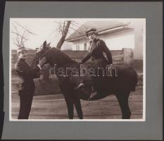 cca 1910-es évek vége/1920-as évek eleje Úrnő lovával, későbbi előhívás - nagyítás (cca 1920-1930), ...