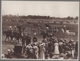 cca 1910-1918 Katonai parádé lovasokkal, későbbi előhívás - nagyítás (cca 1920-1930), fotó kartonon, 24x18 cm