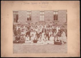 Leányiskolai csoportkép (22,5x28,5 cm)