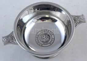 Ón, skót quaich tálka, a skót rekordbajnok futballcsapat, a Glasgow Rangers FC címerével. A Glasgow Rangers FC ezidáig 55 alkalommal nyerte meg hazája, Skócia bajnokságát, ami nem csak nemzeti, de világrekord is, még úgy is, hogy utoljára 2011 óta csak egyetlen alkalommal voltak bajnokok. Mindemellett 34 alkalommal hódította el a Skót Kupát, és 27 alkalommal a Ligakupát. 2012-ben a Rangerst kizárták a negyedosztályba, ahonnan két év alatt feljutott a másodosztályba, majd újabb két év alatt visszajutott a Premiershipbe. A kupa mérete: 16x5,5x11cm. A quaich, a skót barátság kelyhe évszázadokon át arra szolgált, hogy üdvözlő italt kínáljon a klánok összejövetelein és más családi alkalmakon, valamint a barátoknak és a látogatóknak. A "Quaich" a gael "cuach" szó skót fordítása, ami kupát jelent. Ennek az ivóedénynek a kétkezes kialakítása bizalmat sugall mind az adó, mind a fogadó részéről. A quaichsokat leggyakrabban whisky és brandy tárolására használták, de a nagyobb quaichsokat sör ivására is használták.  Tin, Scottish quaich bowl, with the crest of the Scottish record champion football team, Glasgow Rangers FC. Glasgow Rangers FC has won the Scottish championship 55 times so far, which is not only a national but also a world record, even though the last time they were champions was in 2011, only once. In addition, they have won the Scottish Cup 34 times and the League Cup 27 times. In 2012, Rangers were relegated to the fourth division, from where they were promoted to the second division in two years, and then returned to the Premiership in another two years. The cup measures 16x5.5x11cm. The quaich, the Scottish cup of friendship, has been used for centuries to offer a welcome drink at clan gatherings and other family occasions, as well as to friends and visitors. "Quaich" is the Scottish translation of the Gaelic word "cuach", meaning cup. The two-handed design of this drinking vessel suggests trust on the part of both the giver and the receiver. Quaichs were most often used to hold whisky and brandy, but larger quaichs were also used for drinking beer.