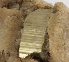 Kvarc és pirit ásvány, h: 8,5 cm