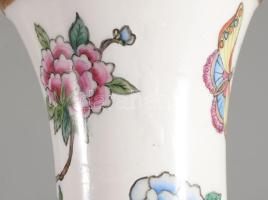 Herendi minta stílusában megfestett porcelán váza, restaurált, m: 22 cm
