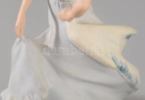 Royal Dux spanyol táncosnő. Biszkvit porcelán, jelzett, hibátlan, m: 25,5 cm