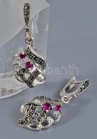 Ezüst (Ag) fülbevaló pár, szintetikus rubinnal, jelzett, bruttó 7,3g