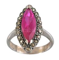 Ezüst (Ag) gyűrű, lila kővel és markazitokkal, m: 55, bruttó 5g