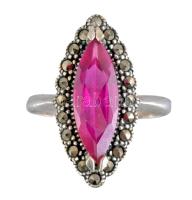 Ezüst (Ag) gyűrű, lila kővel és markazitokkal, m: 55, bruttó 5g