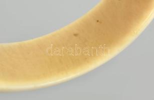 cca 1900 Csont karperec, repedéssel, d: 7 cm