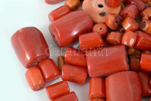 Csiszolt korall szem tétel, közte ritka nagyméretűek, 85g