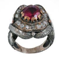 Ezüst (Ag) gyűrű, szintetikus rubinnal, j.n., m: 53, bruttó 12,4g