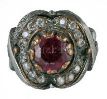 Ezüst (Ag) gyűrű, szintetikus rubinnal, j.n., m: 53, bruttó 12,4g