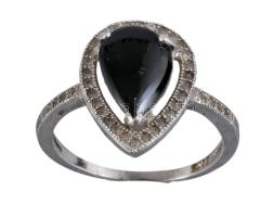 Ezüst (Ag) gyűrű, m: 55, fekete kővel, bruttó2,9g