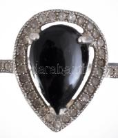 Ezüst (Ag) gyűrű, m: 55, fekete kővel, bruttó2,9g