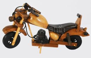 Fából készült részletes motor makett, 20x12 cm