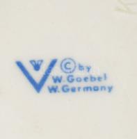 Hummel fiú báránnyal. Jelzett, restaurált, m: 11,5 cm