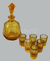 Moser stílusú borostyánszínű italos készlet dugós üveggel és 6 pohárral, 1-1 lepattanással, m: 6-21 cm