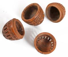cca 1900, 2 darab szétcsavarható faragott fa tojás, 1-1 repedéssel, h: 6,5-7 cm