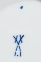 Meissen porcelán dísztál, cca 19. sz. vége, jelzett, kardos jelzés, aranyozott plasztikus díszítésse...
